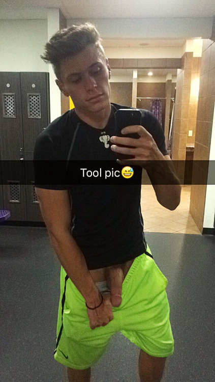 hot-guy-dick-selfie-locker room
