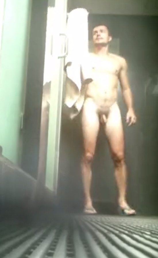 spy-hunk-in-the-showers