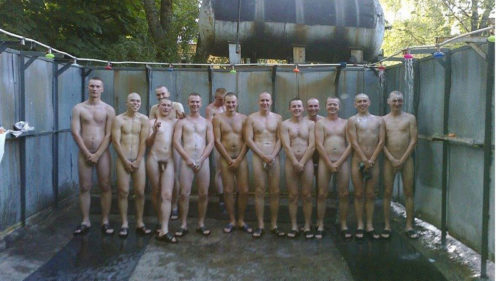 army-guys-naked-in-showers1