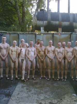 army-guys-naked-in-showers2