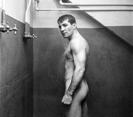 Rocky-Graziano-naked-in-showers