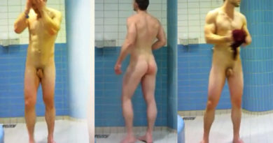 exy-tall-guy-nude-in-showers
