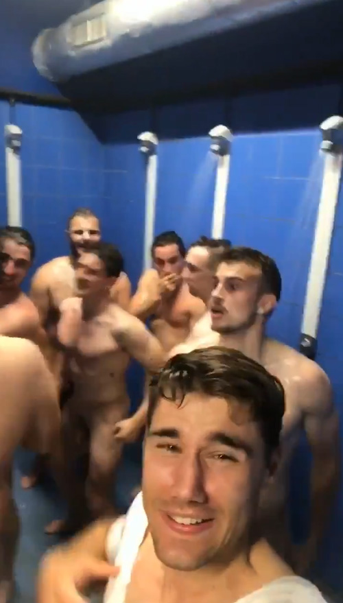 Personas mayores Opcional Río Paraná futbolistas-desnudos-en-las-duchas | My Own Private Locker Room